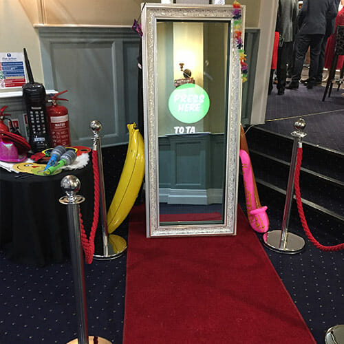 Magic Selfie Mirror | Event Hire | Artyloon